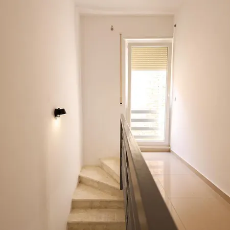 Apartment Lura