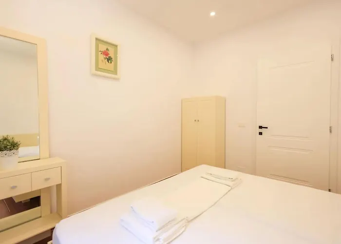 Lura Vacation דירה Plazhi San Pietro
