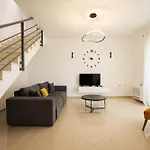 Lura * Plazhi San Pietro